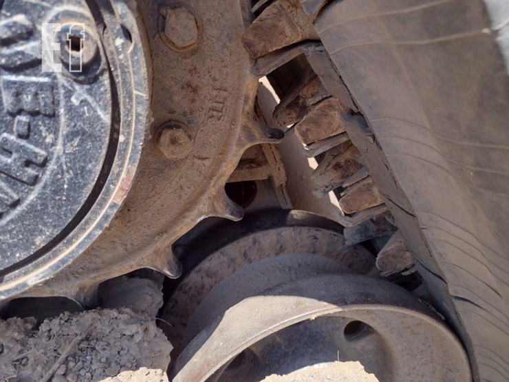 2022-deere-333g-image-13