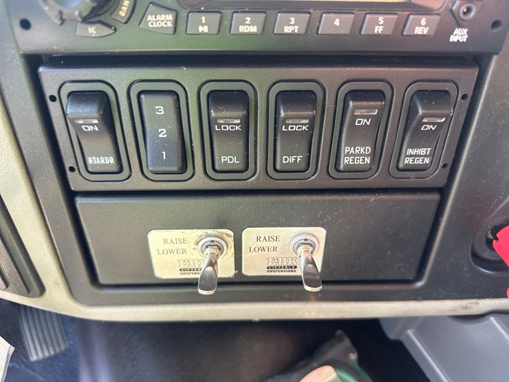 2012-international-7600-image-29