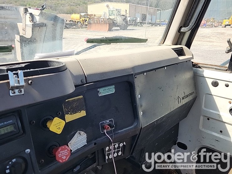 2002-international-4900-image-32