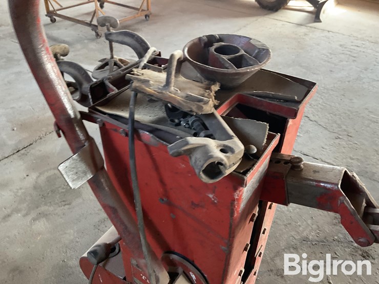 may-m62-b-tire-matic-tire-changer-image-16