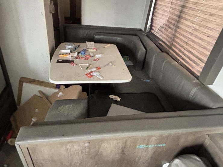 2020-wildwood-wdt282qbxl-ca-travel-trailer-image-30