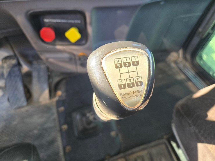 2013-peterbilt-386-image-68