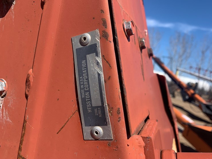hesston-560-image-26