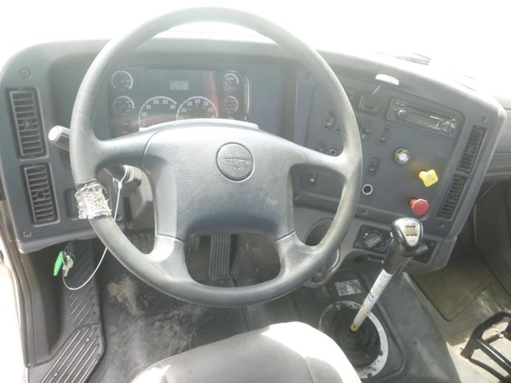 2012-freightliner-m2-s/a-truck-tractor-image-16