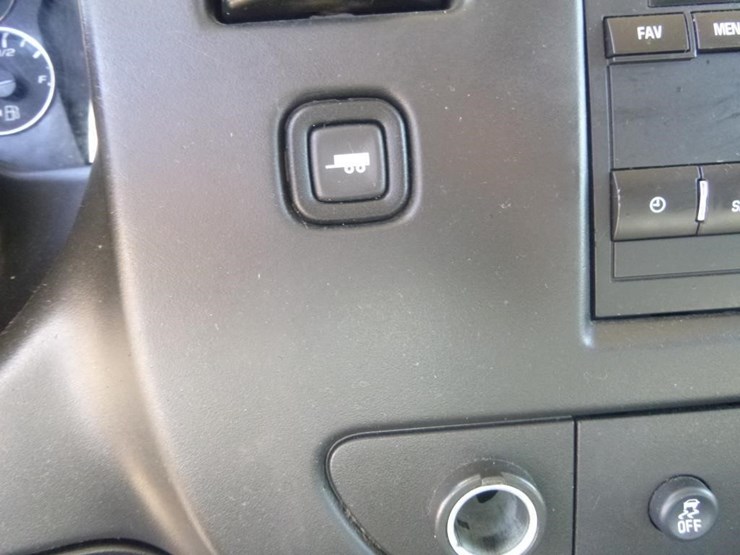 2016-chevrolet-2500-image-13