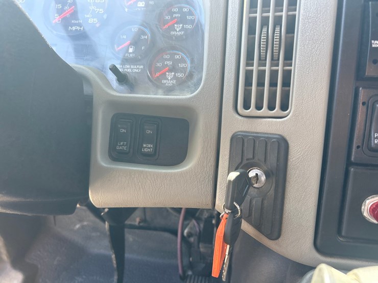 2013-international-durastar-4300-image-65