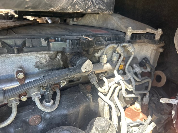 2014-massey-ferguson-8-image-47