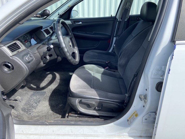 2011-chevrolet-impala-sedan-image-13