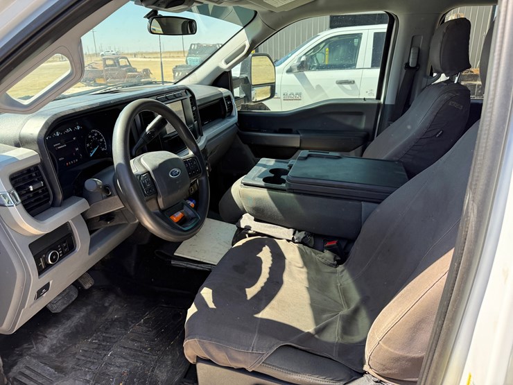 2023-ford-f250-image-14