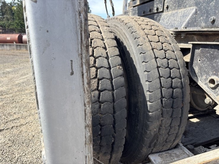 2000-peterbilt-378-image-49