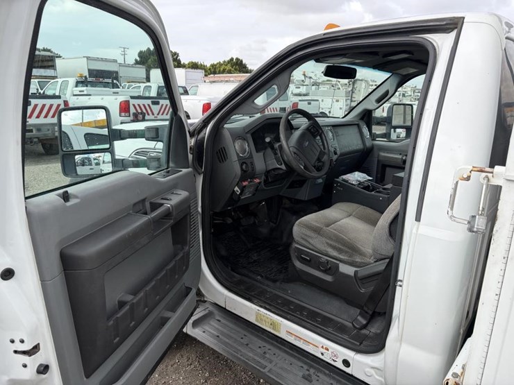 2012-ford-f550-image-18