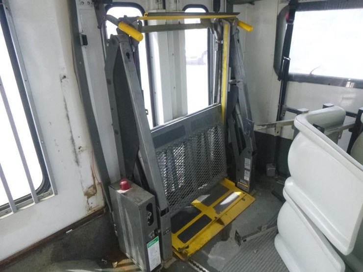 2009-chevrolet-3500-image-17