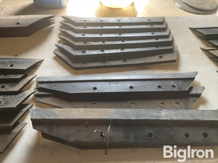 moldboard-plow-lays-image-17