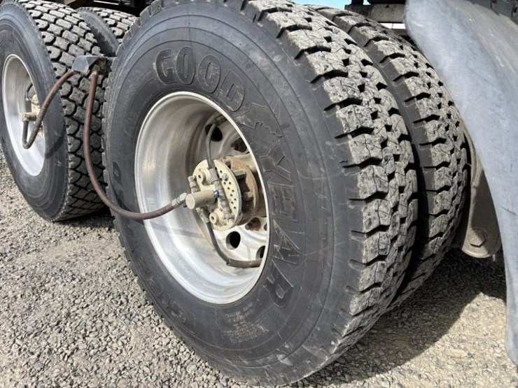 2019-kenworth-t880-image-14