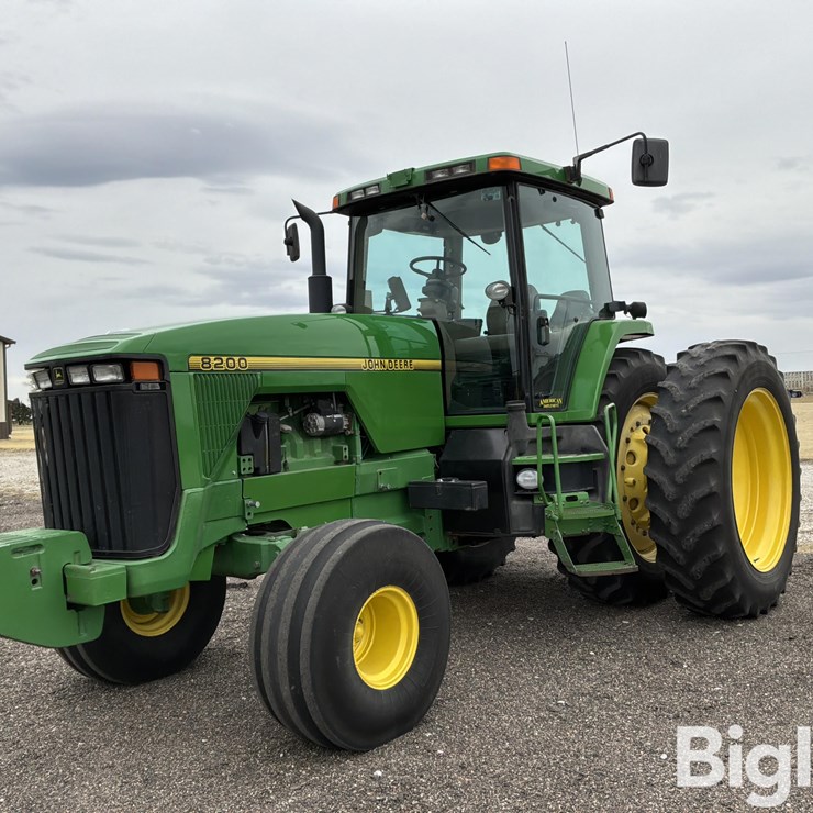 1995 JOHN DEERE 8200