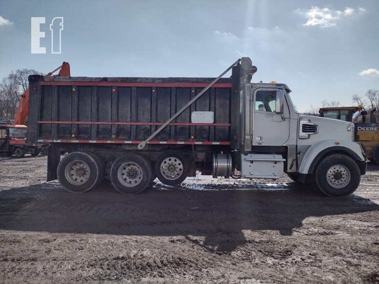 2012-freightliner-122sd-image-3