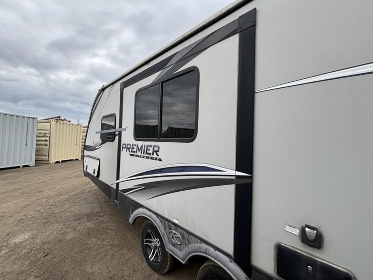 2020-premier-bl19fbpr20-travel-trailer-image-15