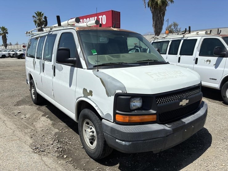 2007-chevrolet-express-2500-image-2