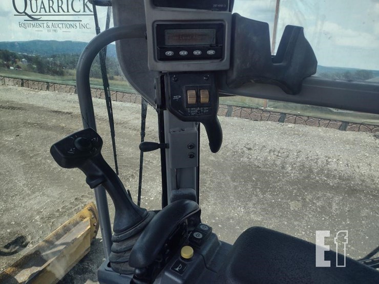 2010-caterpillar-120m-image-12