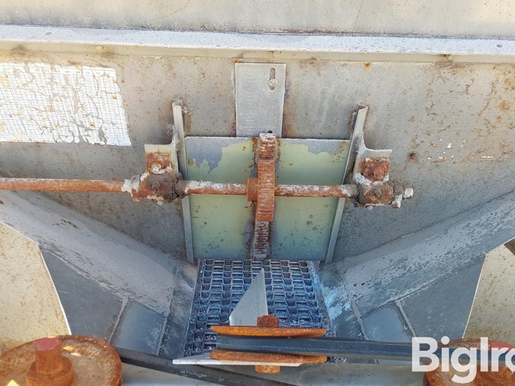 tyler-t/a-pull-type-fertilizer-spreader-image-18