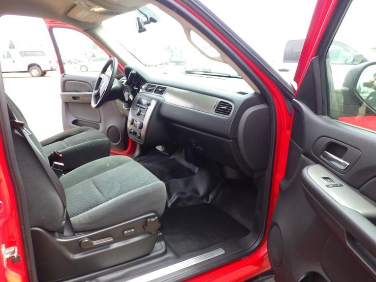 2008-chevrolet-tahoe-image-6