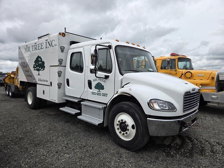 2020-freightliner-m2-crew-cab-chipper-dump-truck-image-2