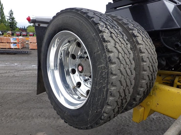 2016-kenworth-w900-image-18