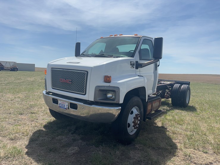 2006-gmc-7500-image-1