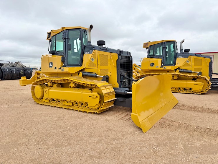 2015-deere-850k-xlt-image-1