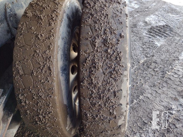 2012-freightliner-122sd-image-27