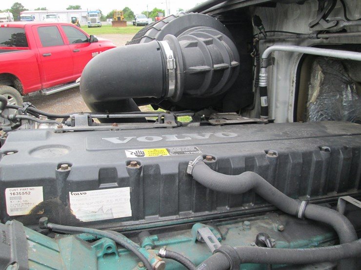 #46184-•-2008-volvo-t/a-sleeper-truck-tractor-4v4nc9gh08n482694-image-30