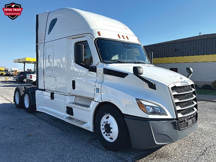 2021-freightliner-cascadia-126-image-1