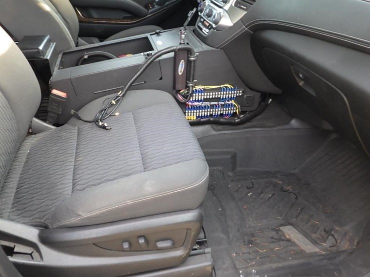 2017-chevrolet-tahoe-image-17