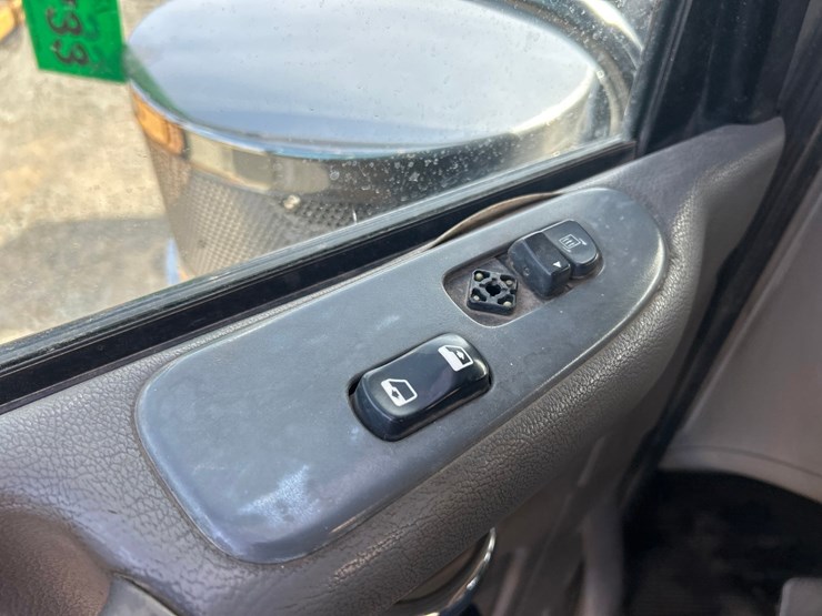 peterbilt-388-image-63