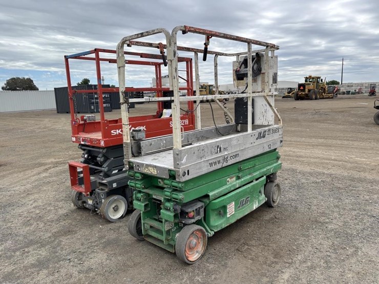 2005-jlg-1930es-image-3