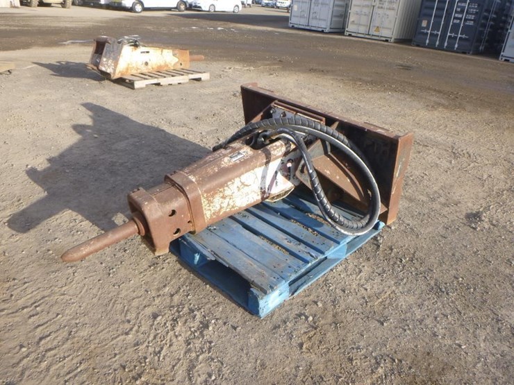 city-skid-steer-hydraulic-breaker-image-1