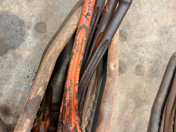 (4)-oil-country-rod-elevators-&-(4)-rod-wrenches-image-3