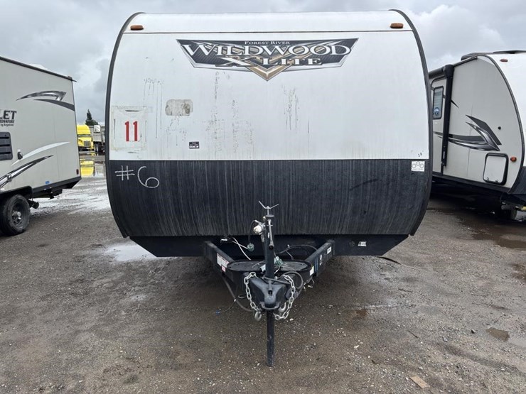 2020-wildwood-wdt282qbxl-ca-travel-trailer-image-6