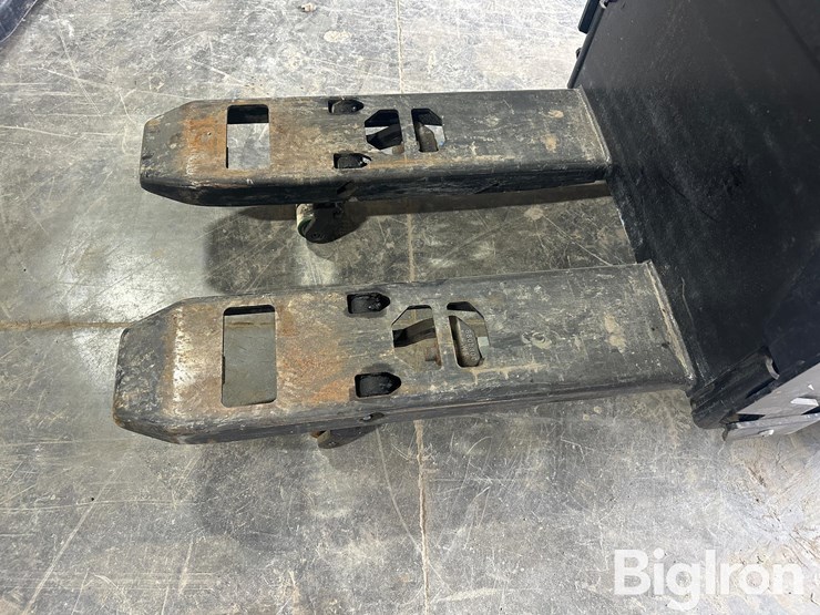 yale-mpe060lvhn24t2736-electric-ride-on-pallet-jack-image-11