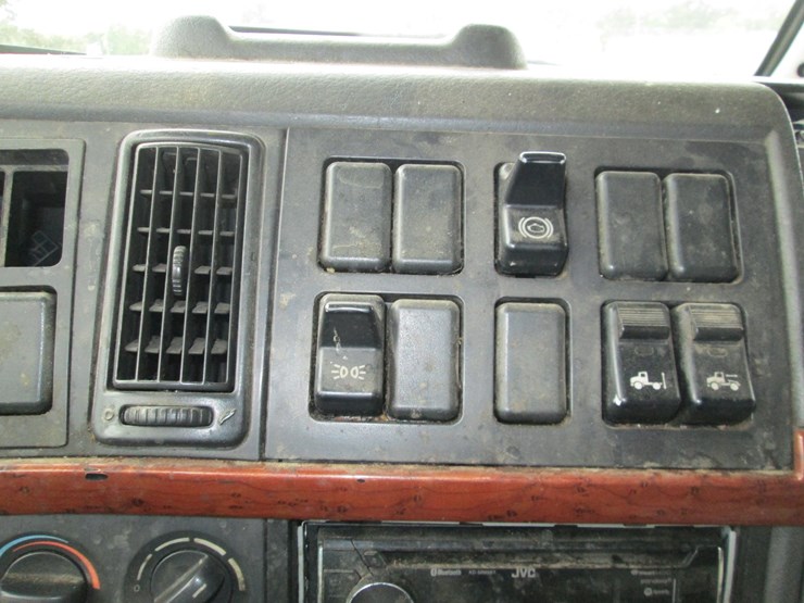 #46184-•-2008-volvo-t/a-sleeper-truck-tractor-4v4nc9gh08n482694-image-46