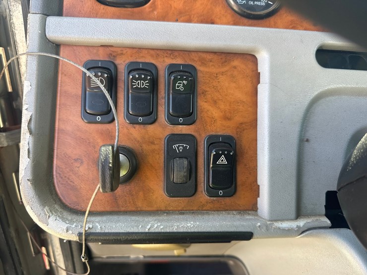 2008-peterbilt-386-image-32