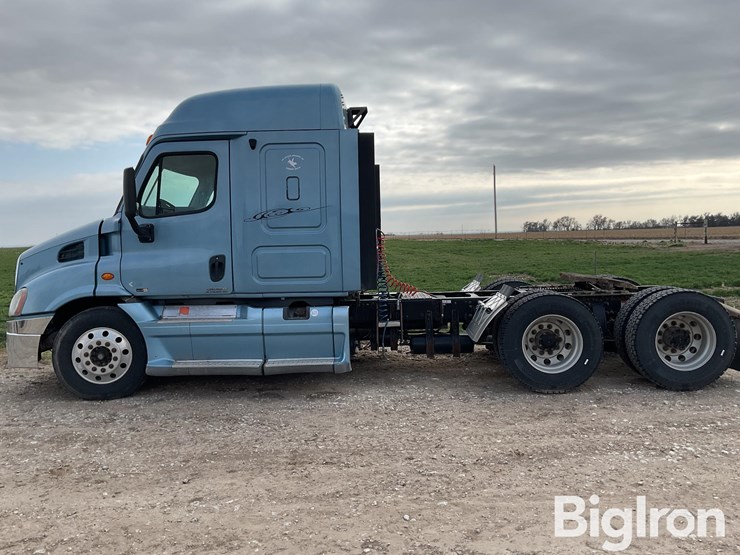 2012-freightliner-cascadia-113-image-8