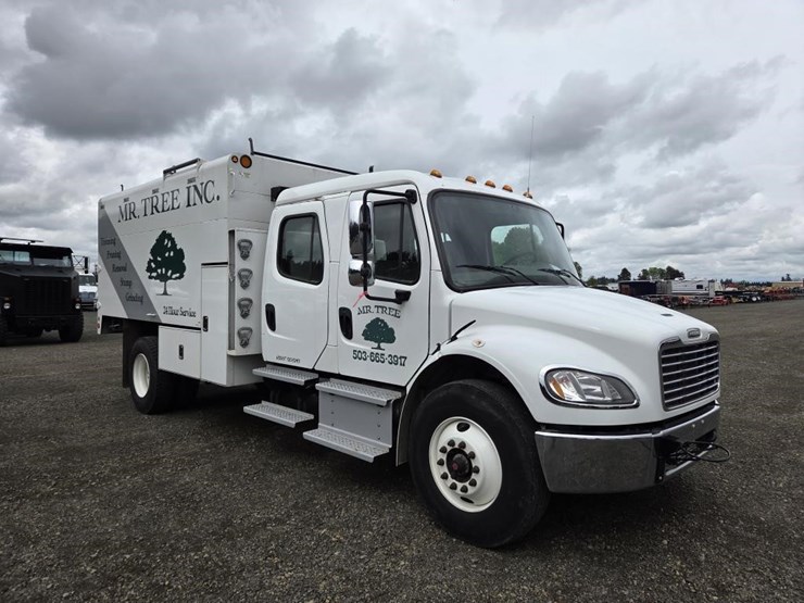 2020-freightliner-m2-crew-cab-chipper-dump-truck-image-3