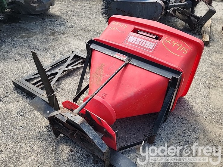 western-salt-spreader-image-1