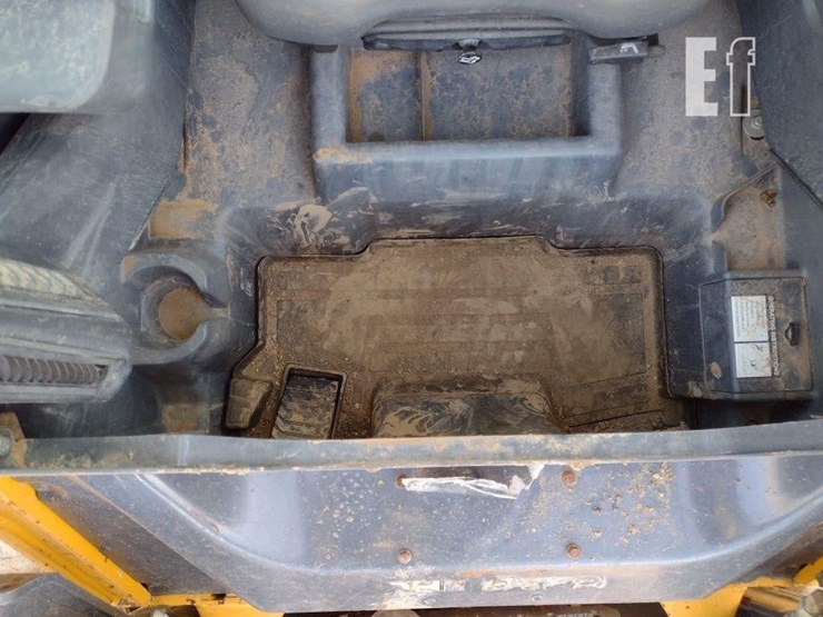 2022-deere-325g-image-11