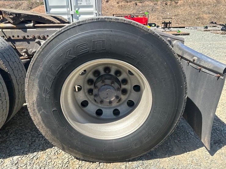 2014-massey-ferguson-8-image-81