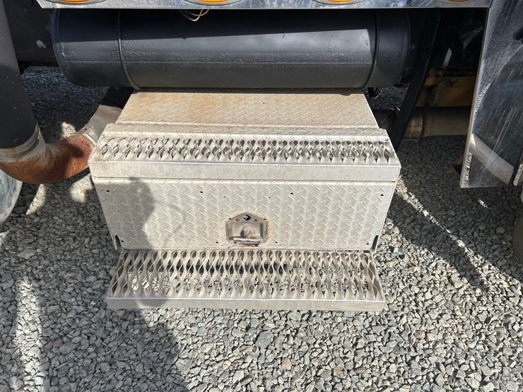 peterbilt-388-image-20