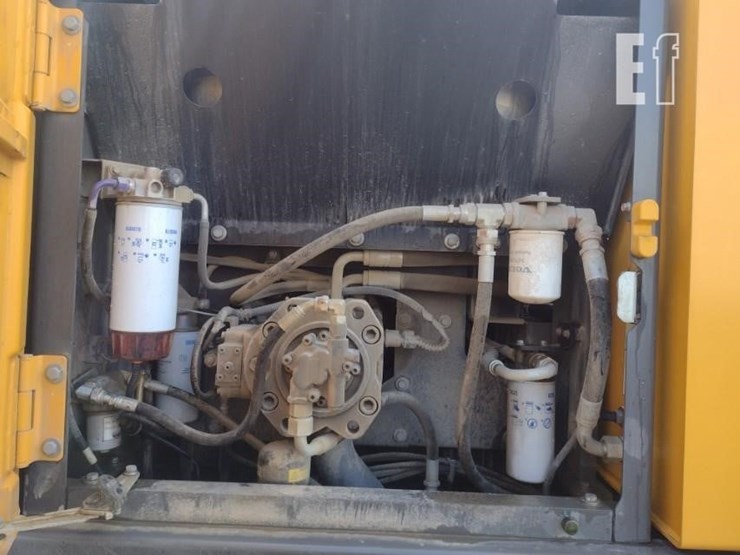 2020-volvo-ec220e-lr-image-42