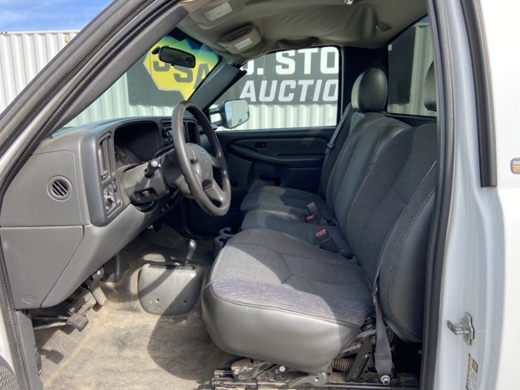 2005-chevrolet-silverado-2500hd-image-14