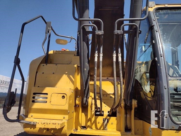 2014-deere-245g-lc-image-40